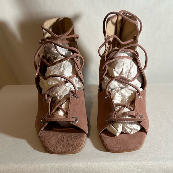 Vince Camuto Womens Strappy Nahara Heel 👡 - Picture 2 of 5